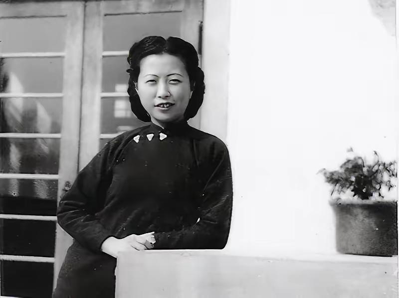 1975年台北，蒋介石弥留之际，回想起大陆溃败的无数个夜晚，始终想不通一件事：为