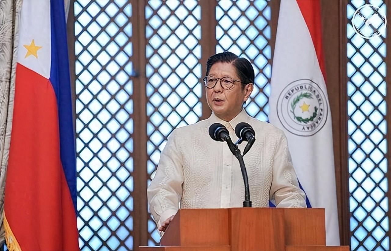 9月11日，副总统莎拉当众喊话，让马科斯下台。9月18日，总统府隔空回应：不辞职