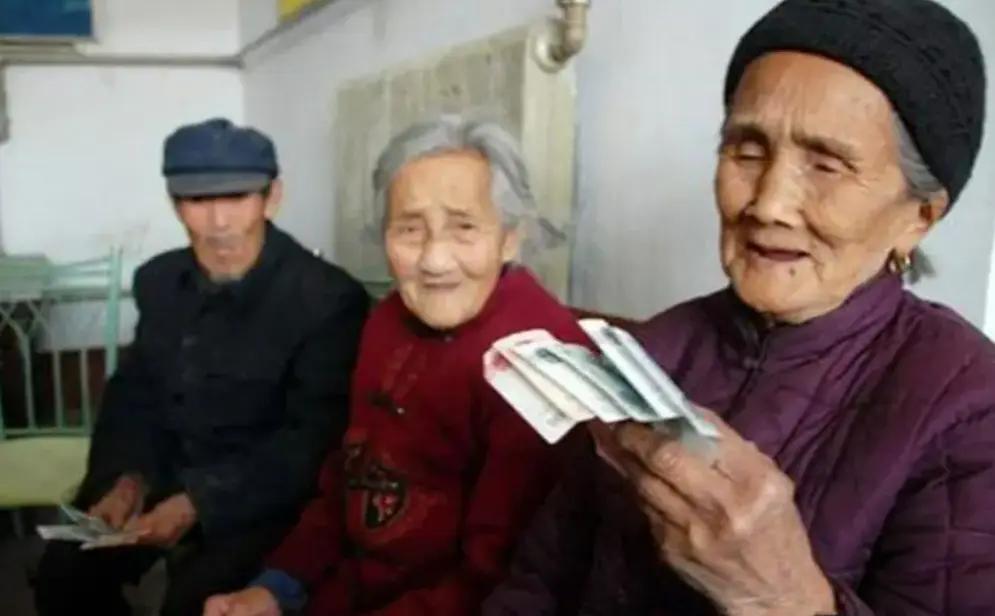 这是一个在2026年全国两会上引发热议的民生建议，具体情况如下：一、热点