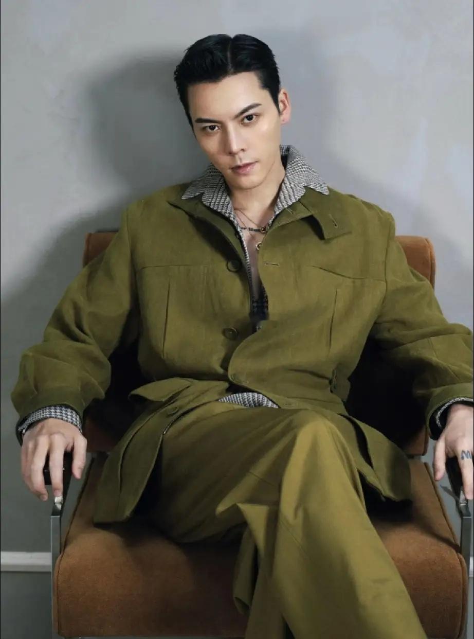 主持人问陈伟霆：“你有钱也结婚生孩子了，应该没有别的想做的了吧？”陈伟霆说：“我