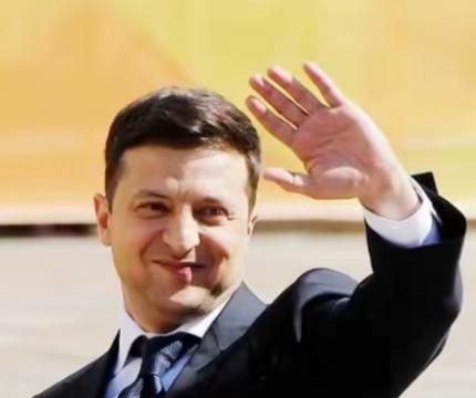 一位乌克兰网友表示：全世界都嘲笑泽连斯基是一位演员，但是只有乌克兰人清楚，泽连斯