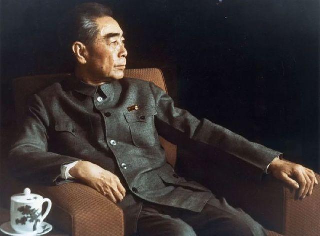 1973年9月16日下午，周总理来到杭州西泠印社的楼外楼用餐。入座后，周总理对姜