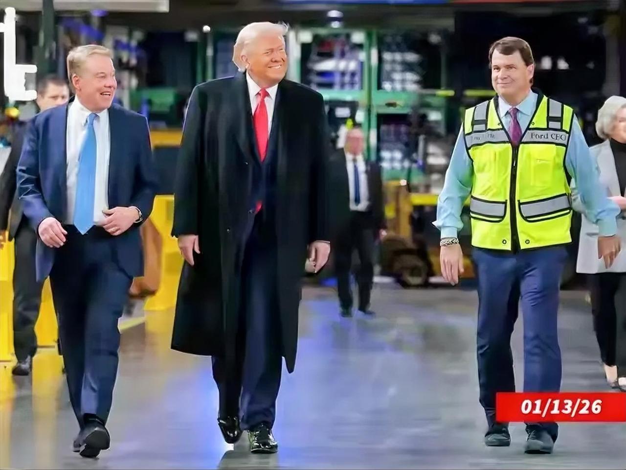 79岁特朗普工厂发飙！当众爆粗竖中指，华裔主任证实：回应“恰当”79岁的特