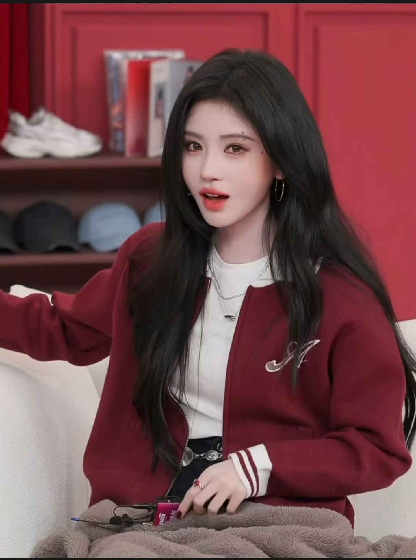 大概统计了一下，鞠婧祎AVIA品牌直播销售额大概在800万左右，可以说鞠婧祎商业