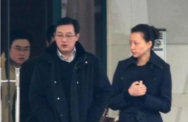 百亿富豪密春雷问董卿：“我离婚了，你嫁给我好吗？”董卿思虑再三最终答应，可密春雷