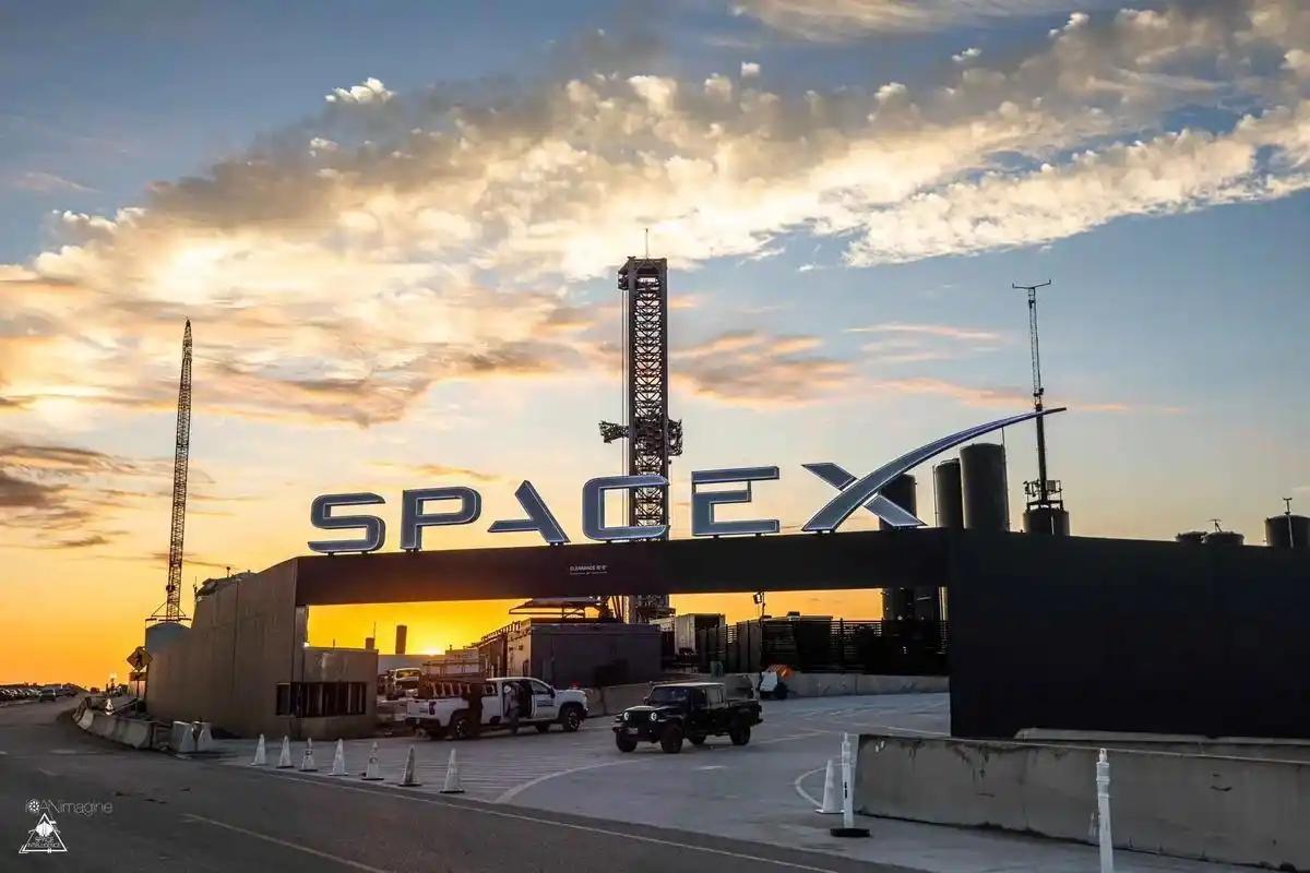 SpaceX正式登陆纳斯达克，估值逼近1.8万亿美元，却将中国内地与香港投资者彻