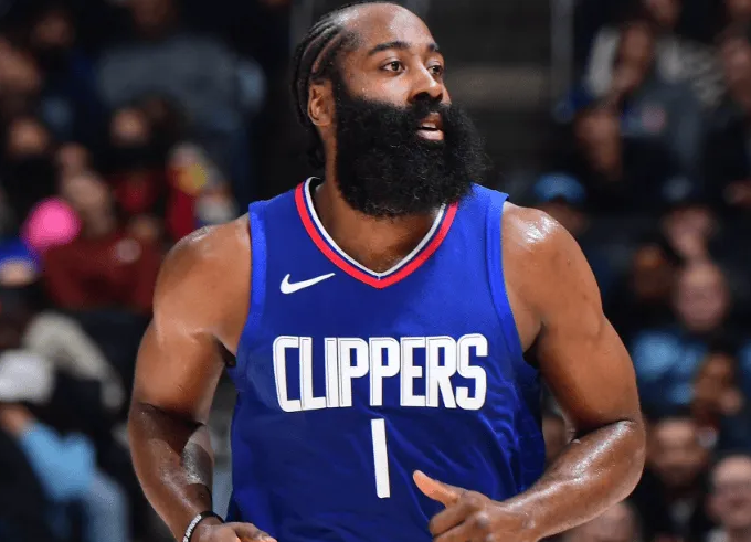 小萨很适合快船，希望管理层这次给点力如果有小萨，哈登就不是必须打满，小萨挡拆其