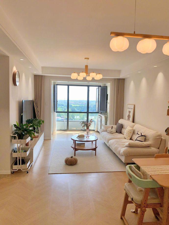 这几年房价下跌，房地产行业不景气，一些房企高管在那哭穷。实际上这些房企高管就没