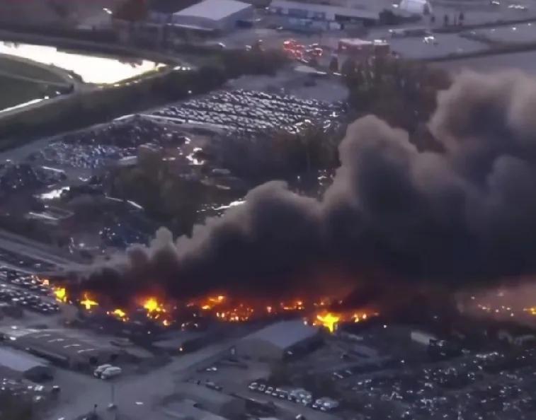 美国再出“灾难性坠机”事故！一载满燃油的大型货运机刚起飞不久，机身就开始起火，