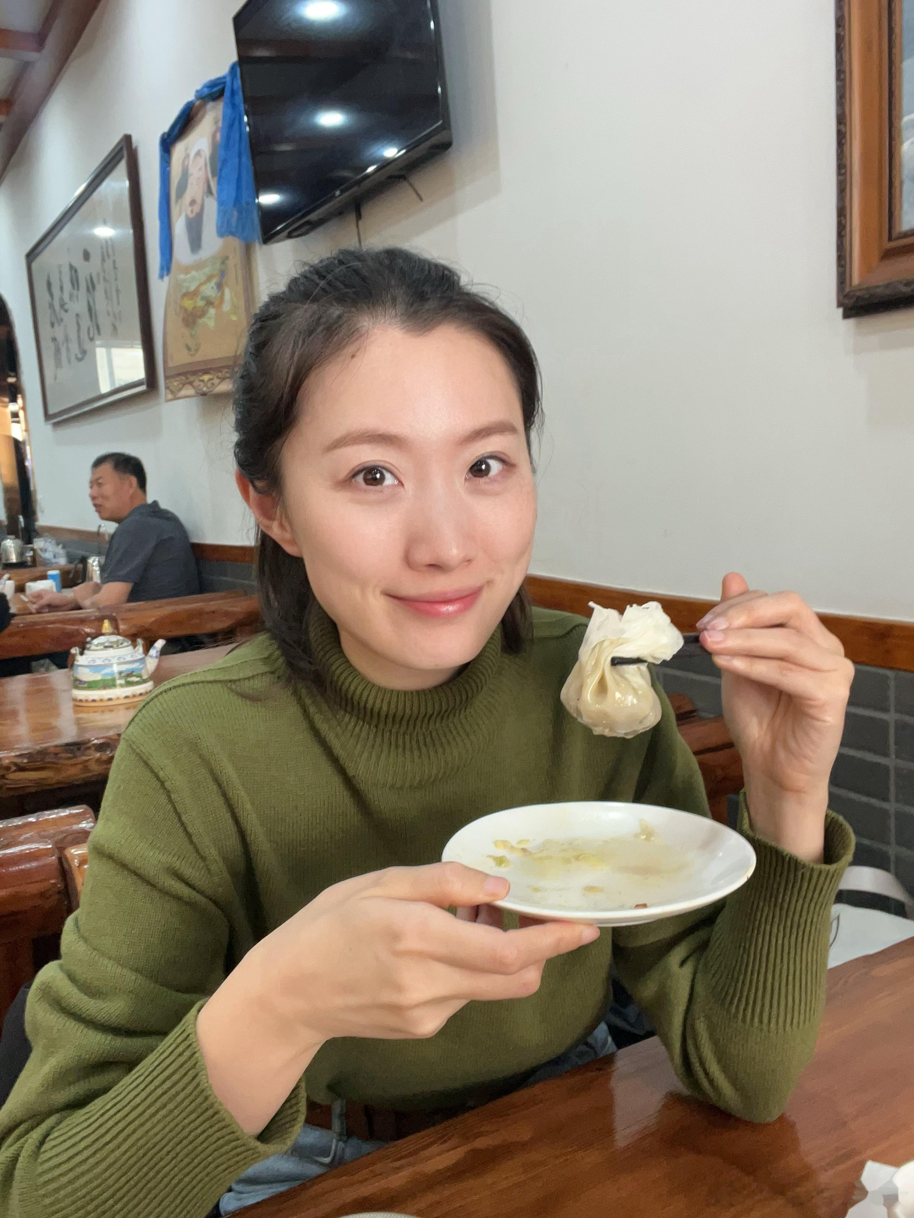 早上好朋友们一时兴起开车来呼市吃个烧麦