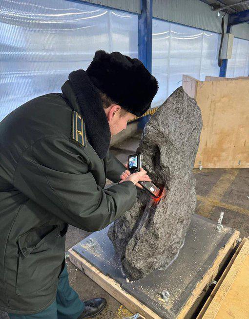 近日俄罗斯海关破获了一起特别的走私案，差点就让一块2.5吨陨石碎片从俄罗斯运往