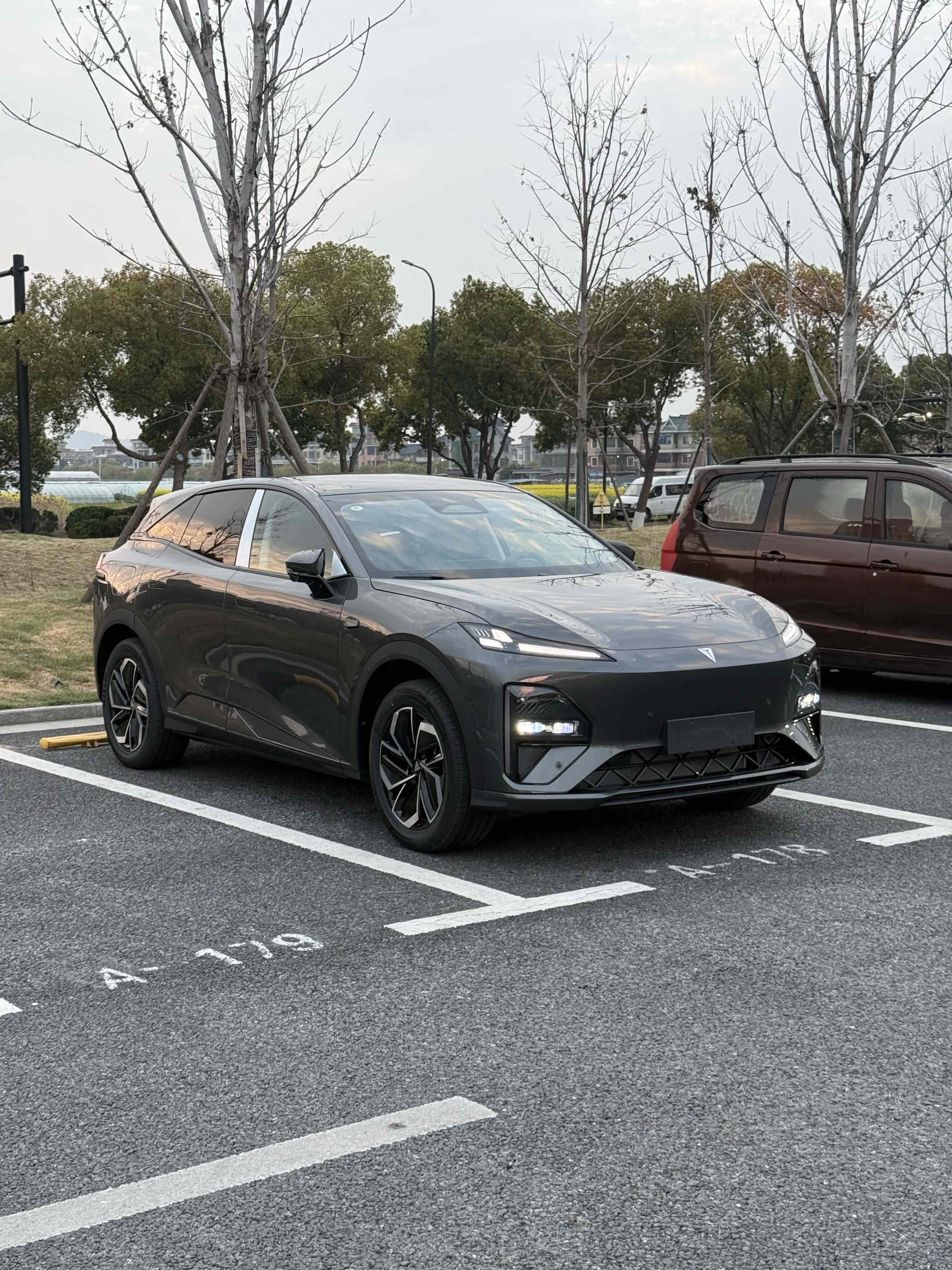 喜提深蓝S07，终于把我的梦中情车开回家了也是，最开始选车的时候，预算卡在15万