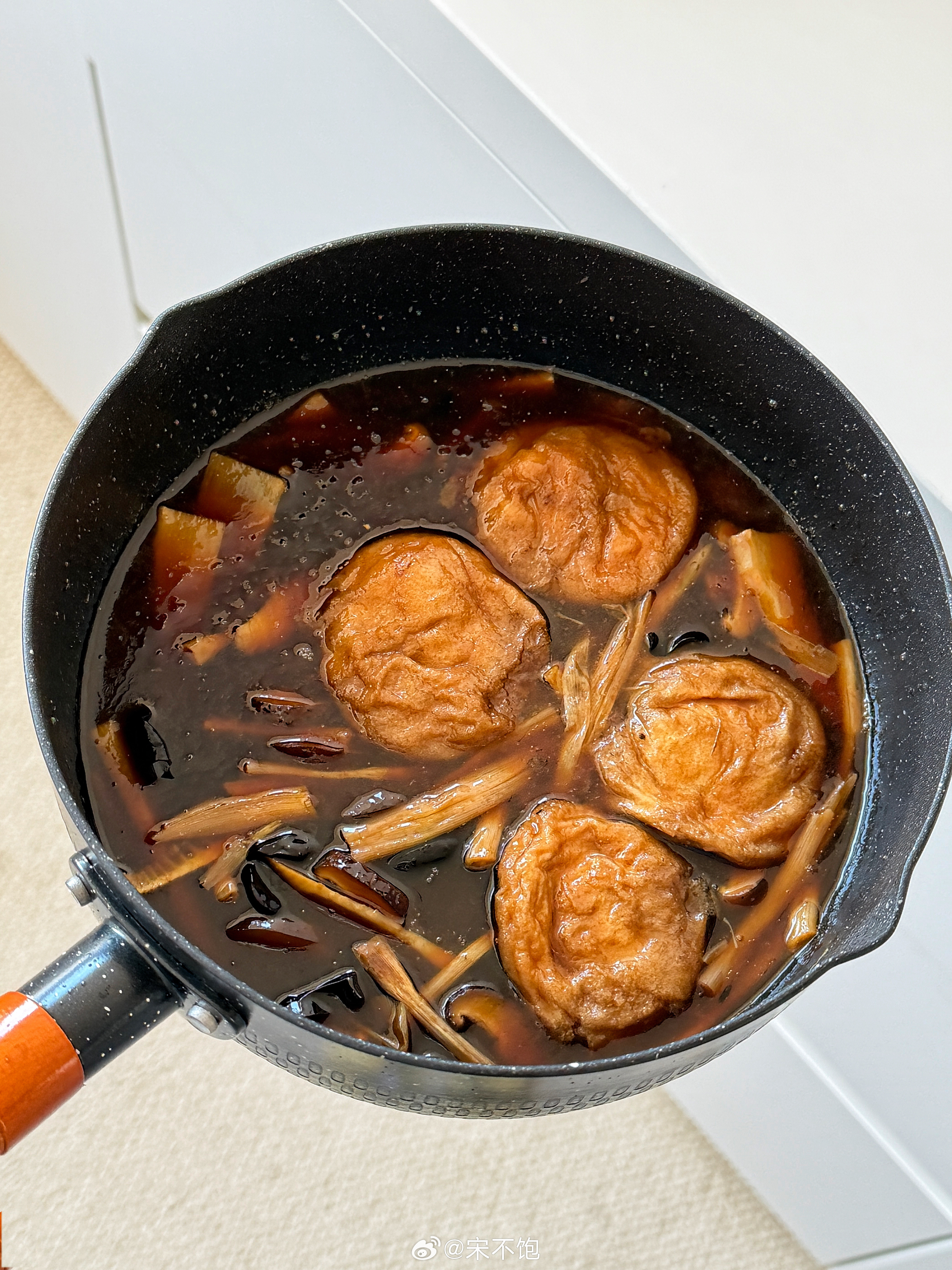 一人食超好用的小锅，最近减脂使用频率超高～拿来煮面条直接就锅吃了，少刷一个碗，
