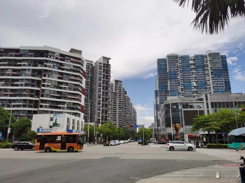 深圳楼市：这几年深圳整体处于下行通道，属于普跌行情，但城市内部板块分化十分明