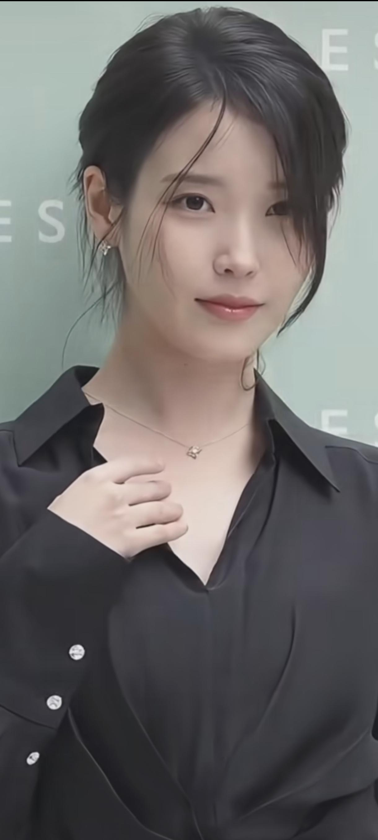 李知恩，也就是大家熟知的IU，简直是韩国娱乐圈的全能宝藏。1993年出生的她，2