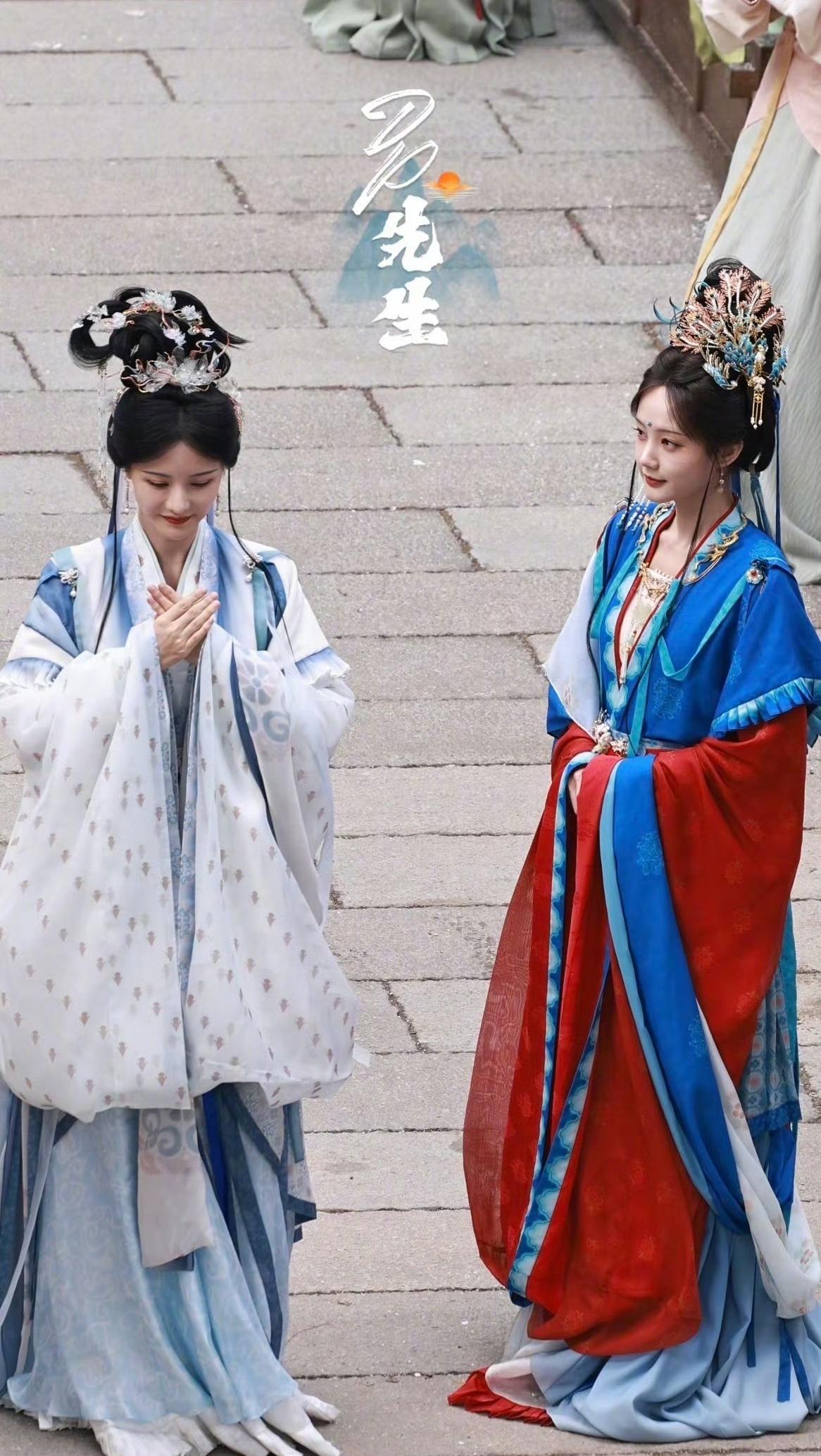 李一桐×张芷溪《金枝》同框，红蓝撞色美出天际！《金枝》最新路透杀疯了！🔥