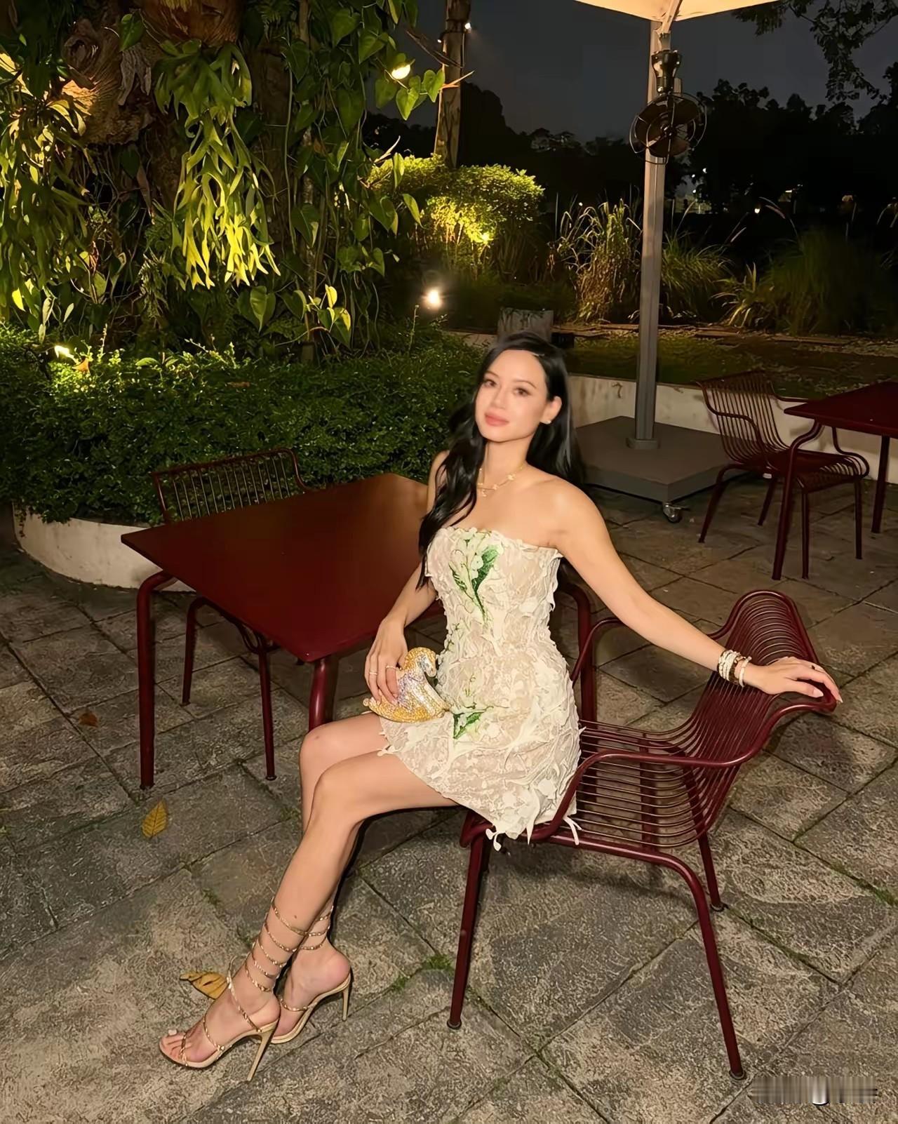 林恬儿生日这天，何正德官宣新恋情10月13日，林恬儿生日当天，何正德高调晒出与
