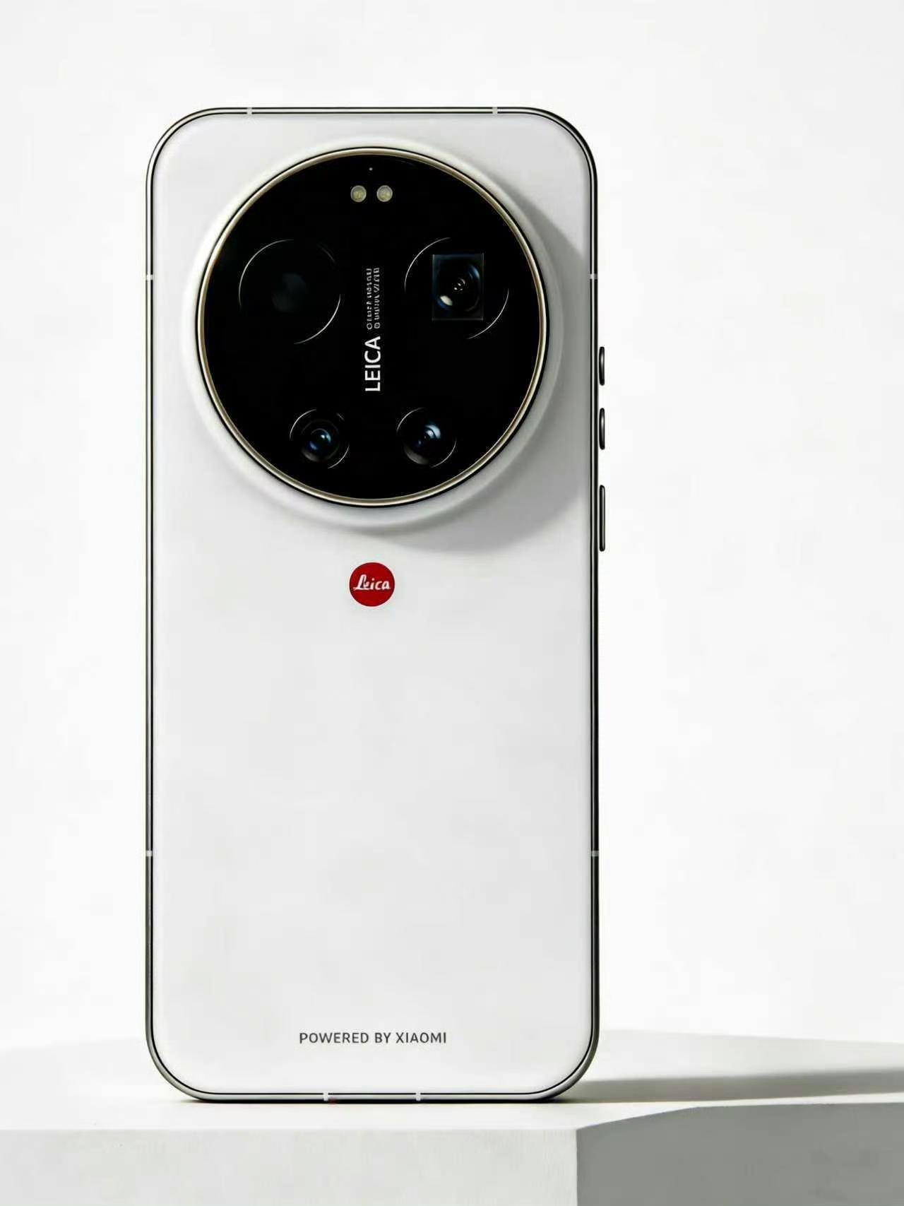 听说小米这一次花大成本了，竟然都傍上吴彦祖了，这还得了。产品力这一块，小米17u