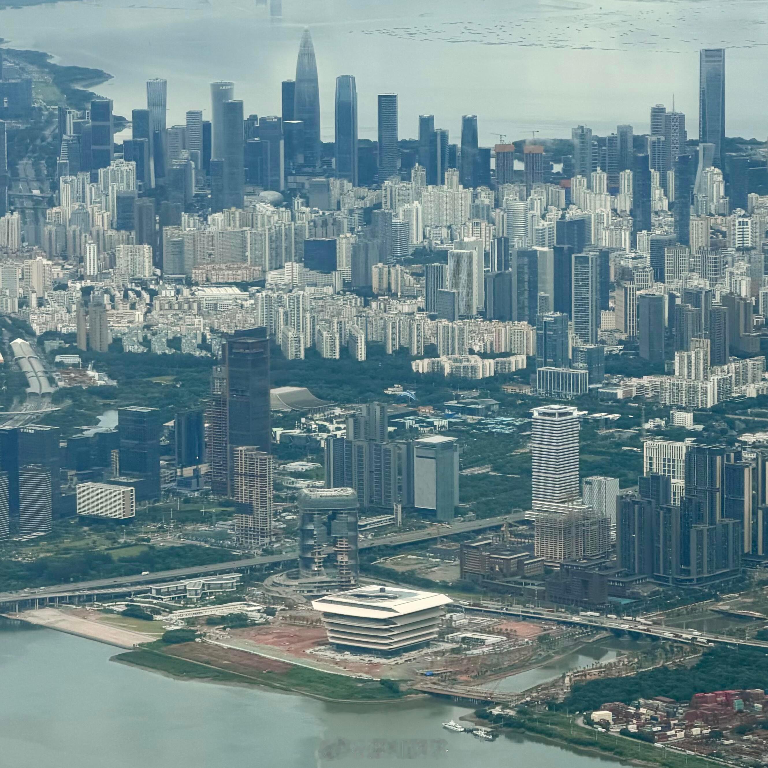 深圳前海真航拍，属于深圳独特的美丽。图by羊角包。深圳