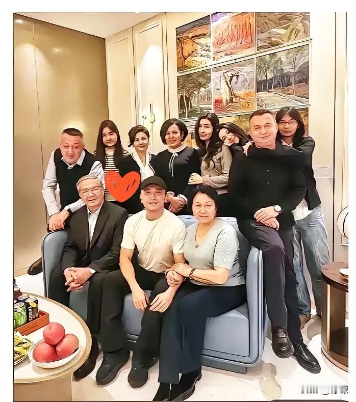 这个世界上最搞不懂的，就是尼格买提的父母了。明明各自都离婚带娃，居然二婚又生