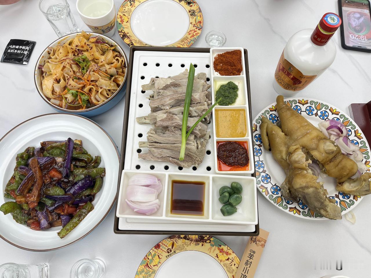 我53岁了，终于想开了，我们不会永远年轻，今天不知明天事。趁着能走能吃，品尝