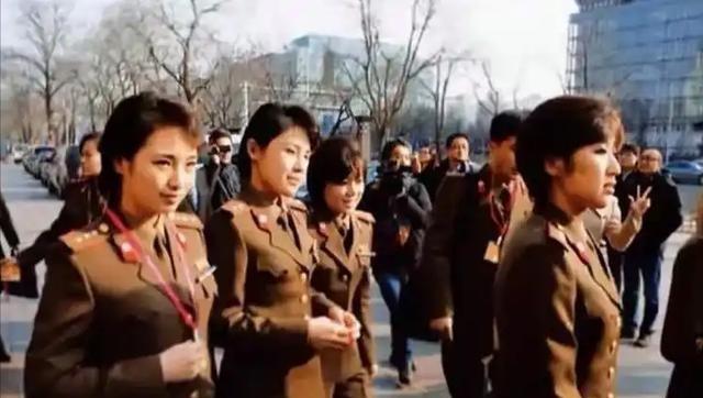 朝鲜对三名未成年人处以死刑！三个高中生，被枪毙了。因为他们奸杀了一名女兵。在朝鲜