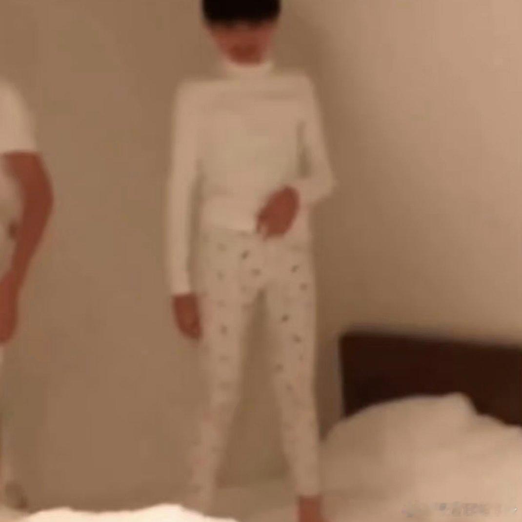 哈哈哈哈哈哈哈这小婴儿的秋裤🤏🏻张极05后第一男歌手​​​