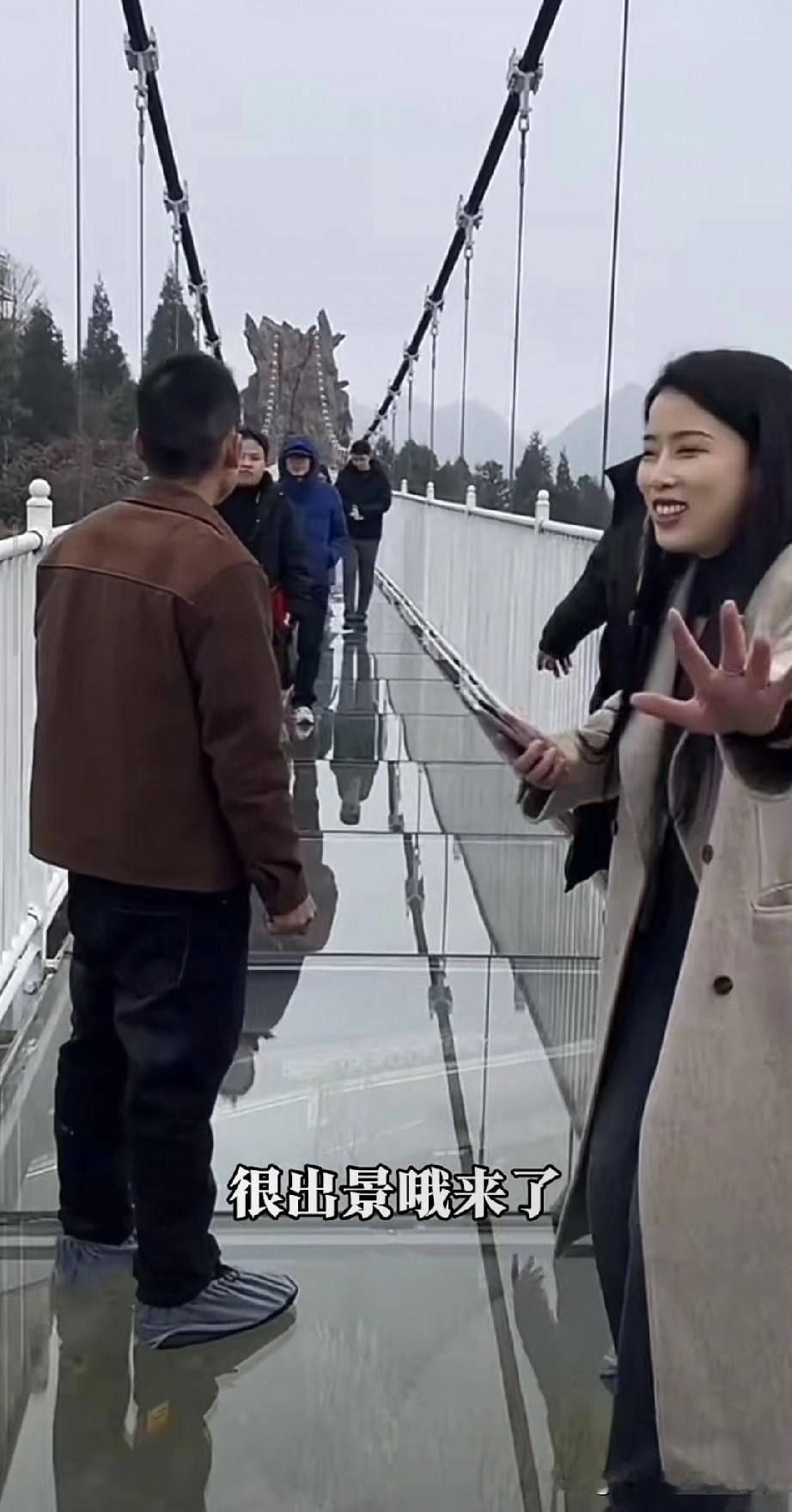 刀疤哥打卡毕节玻璃桥，这取景地直接美出圈！刷到刀疤哥打卡毕节玻璃桥的视频，