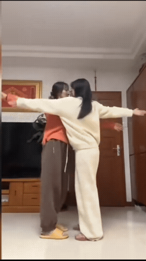 厉害！像直升机的螺旋浆，我要起飞了。