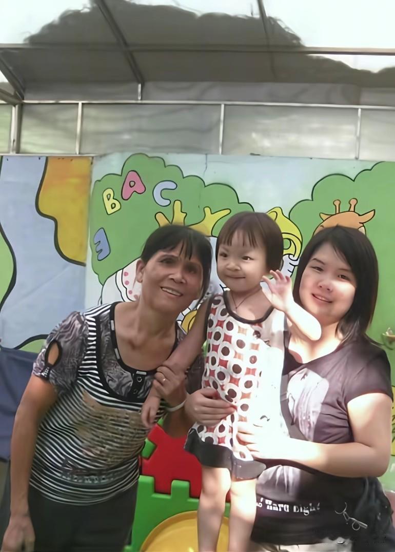 小妈祖和她奶奶，有人问妈祖学习成绩怎么样？据说妈祖学习传统古训就行?妈祖也会失业