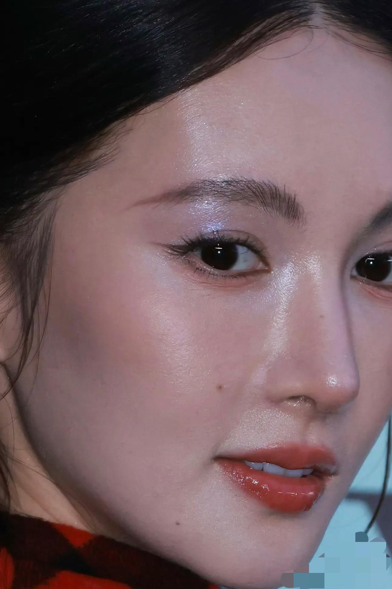 金晨简直是娱乐圈的宝藏女神！她6岁就开始学舞，10岁考入北京舞蹈学院附中，扎实的