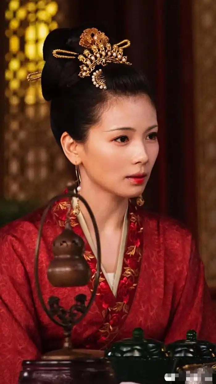 984年，15岁的刘娥被丈夫贱卖给当官的做妾。几年后，刘娥竟一跃成为皇后。没想到