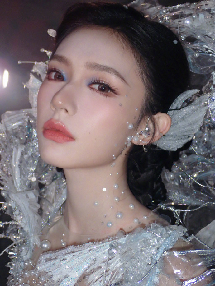 林允说自己紧张到想哭真的好喜欢姐姐这次的表演呀，但是没有想到林允说自己紧张到想