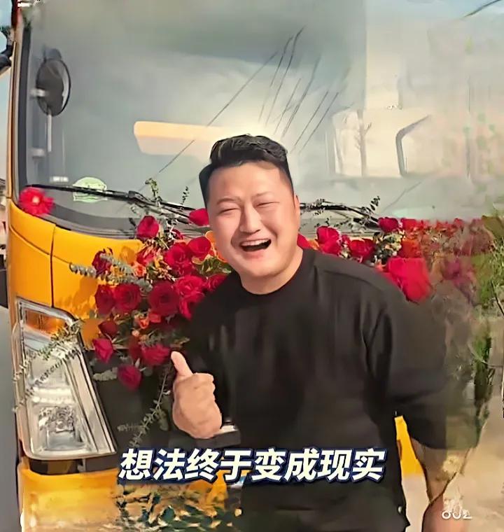 上班开粪车下班开奔驰，95后小伙用9辆粪车迎亲你敢信吗？有人上班开粪车，下班