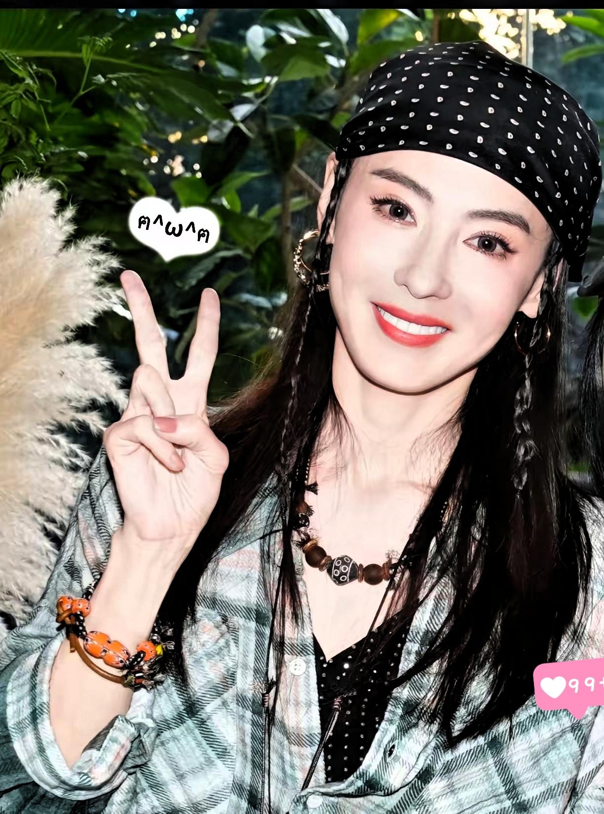 香港大火后的这波操作，让张柏芝的人品直接封神！全网都在刷热搜、喊口号的时候，她悄