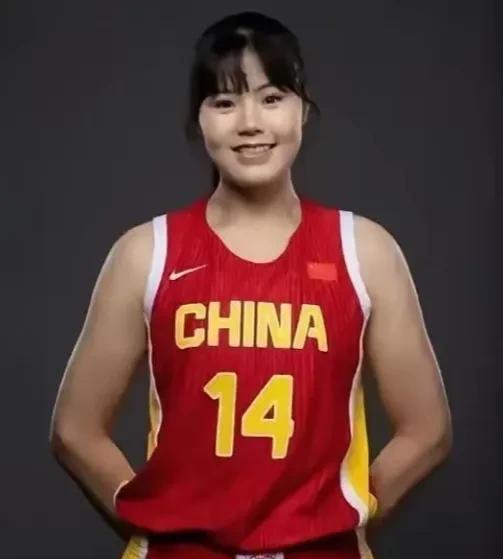 李月汝拒回国引争议！效仿朱婷恐遭国家队弃用？球迷怒斥：要你何用！