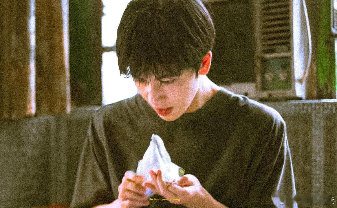 张凌赫张凌赫Ⅰ蒋峤西Ⅰ壁纸7.14号大家记得来看我们西西哦张凌赫｜