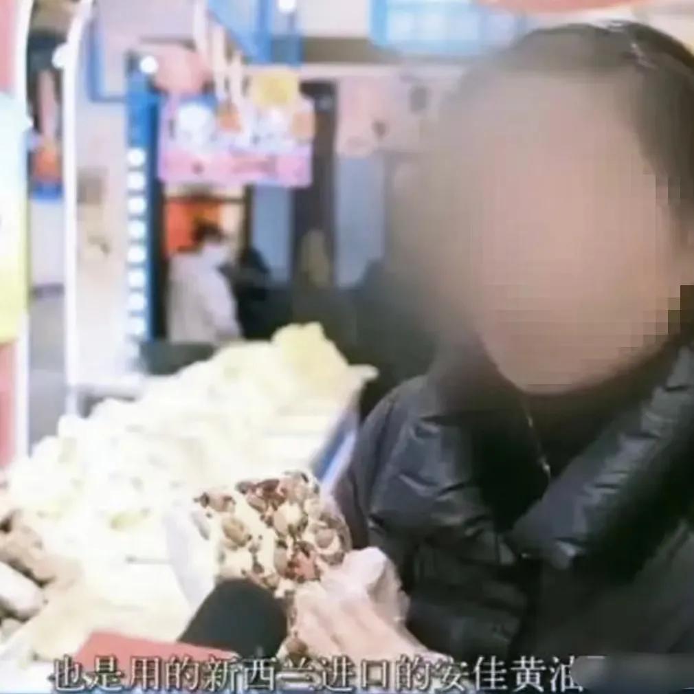 重庆，女子带儿子外出游玩，路过一家糖果店，儿子说想要吃糖，女子随手拿了6块牛乳派