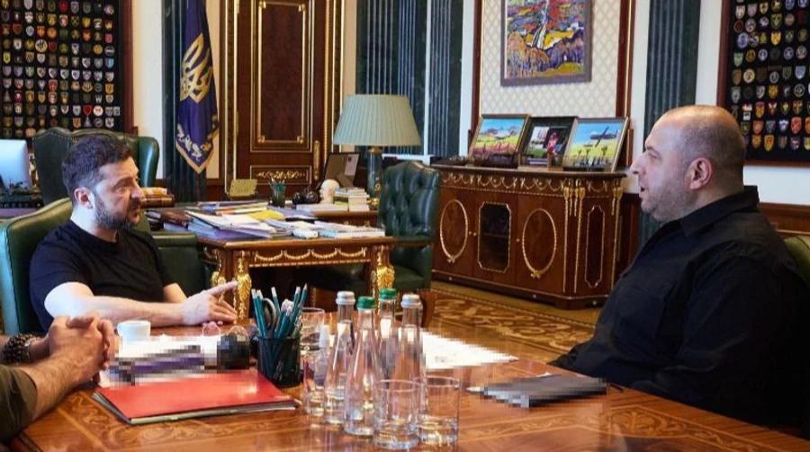 美媒爆料，基辅新任和平谈判负责人乌梅罗夫卷入与被罢免前任相同的腐败丑闻。乌梅罗夫