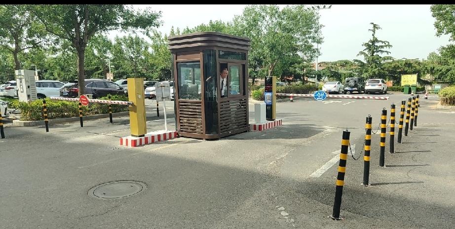 青岛市城阳区夏庄街道鑫江东方城停车场已经于2026年5月13日正式启动收费，收费