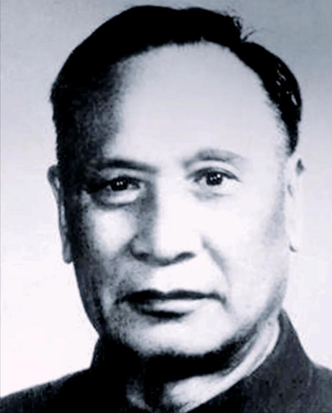 1950年3月，云南全省干部大会上，当上面宣布任命陈赓为云南省主席时，全场瞬间安