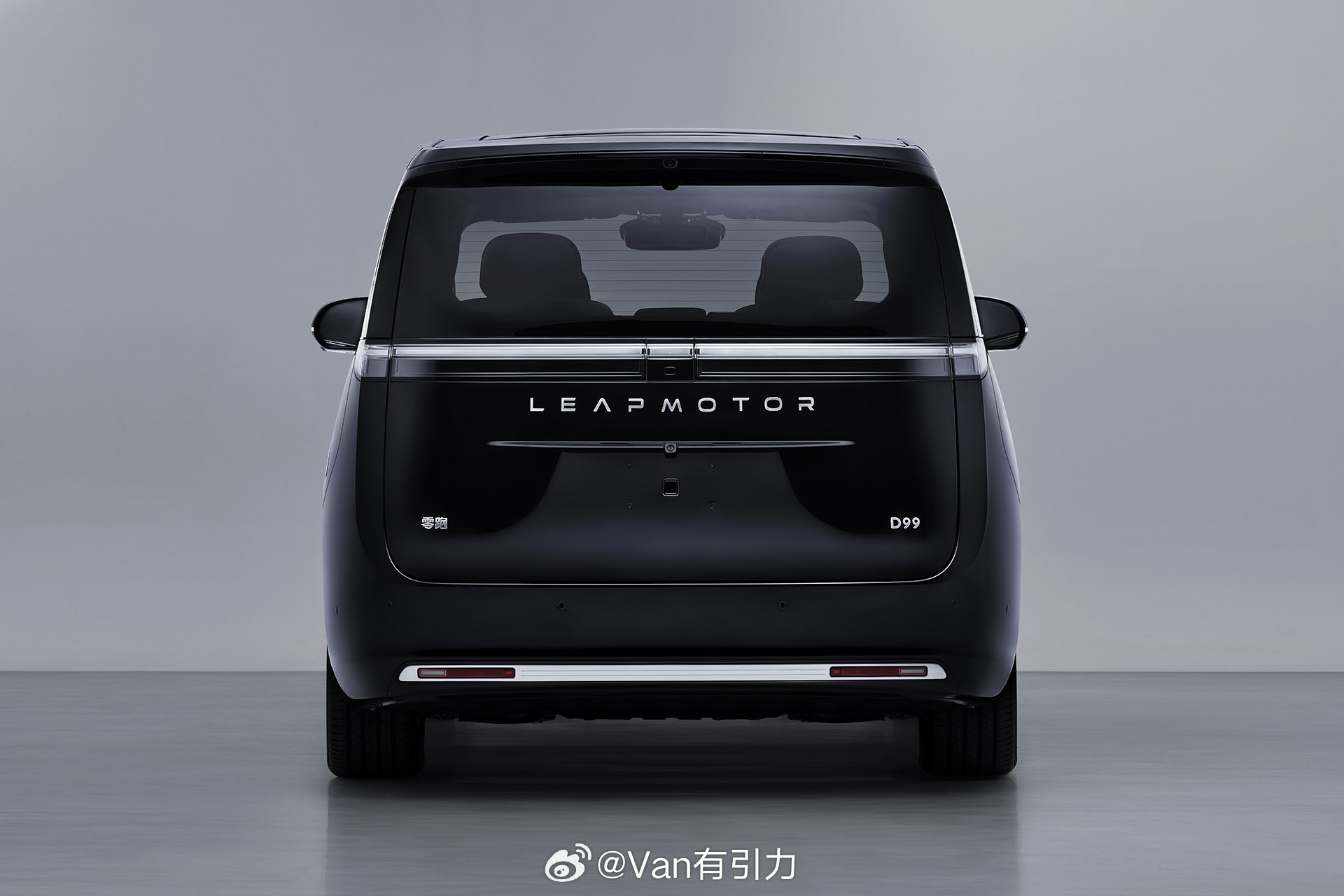 工信部车展第405批新车之零跑首款MPV——D99。本次申报了两个车型：型号为