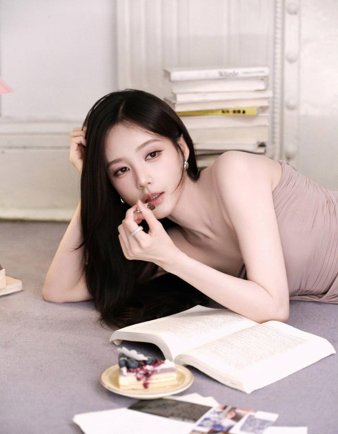 [无奈吐舌]八月下旬似乎全是“扑街剧”…雪姐（李一桐[玫瑰]）的《美人余》，还不赶紧
