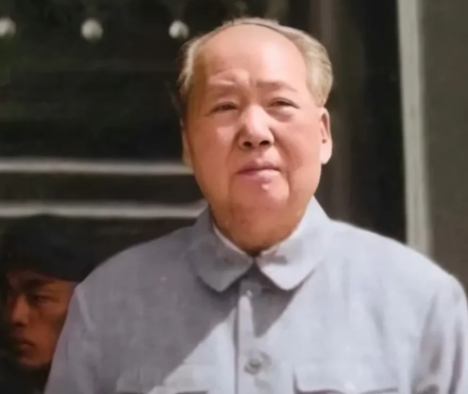 1975年，毛主席听说功德林里还有十几个顽固的国民党战犯时说：“关这么久了，再顽