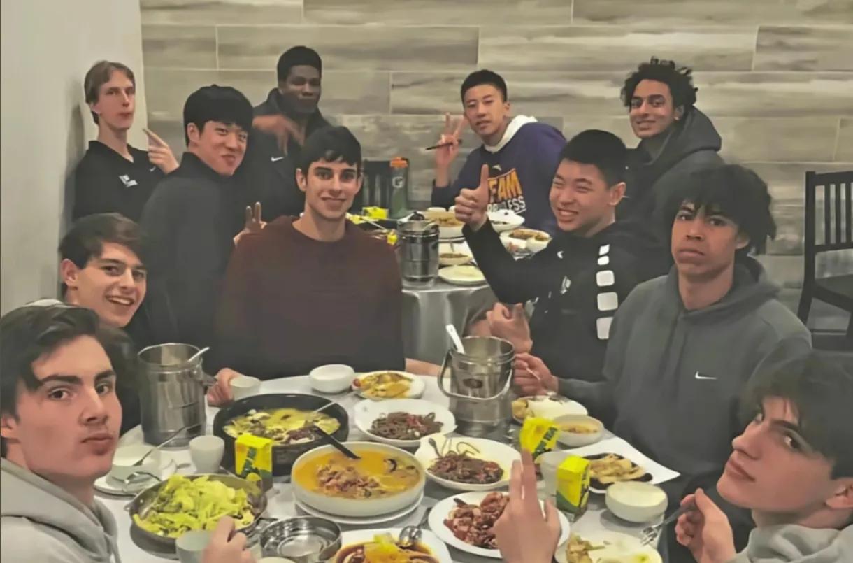 看看这张照片，里面都有谁！这是2019年，位于澳大利亚堪培拉的NBA精英计
