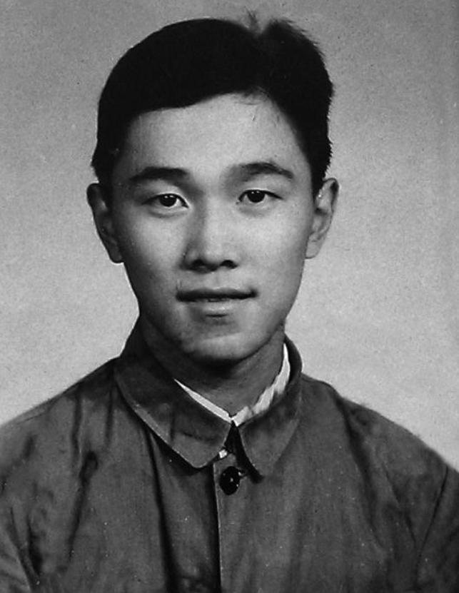 1939年，一汉奸夜审地下党，谁料，拷打一半时忽发现，对方竟是自家亲戚。19