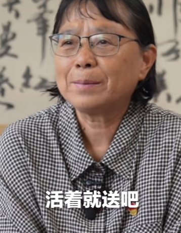 看哭了！”张桂梅接受央视采访，被问今年还会继续送考吗？张桂梅只说了一句话，就让网