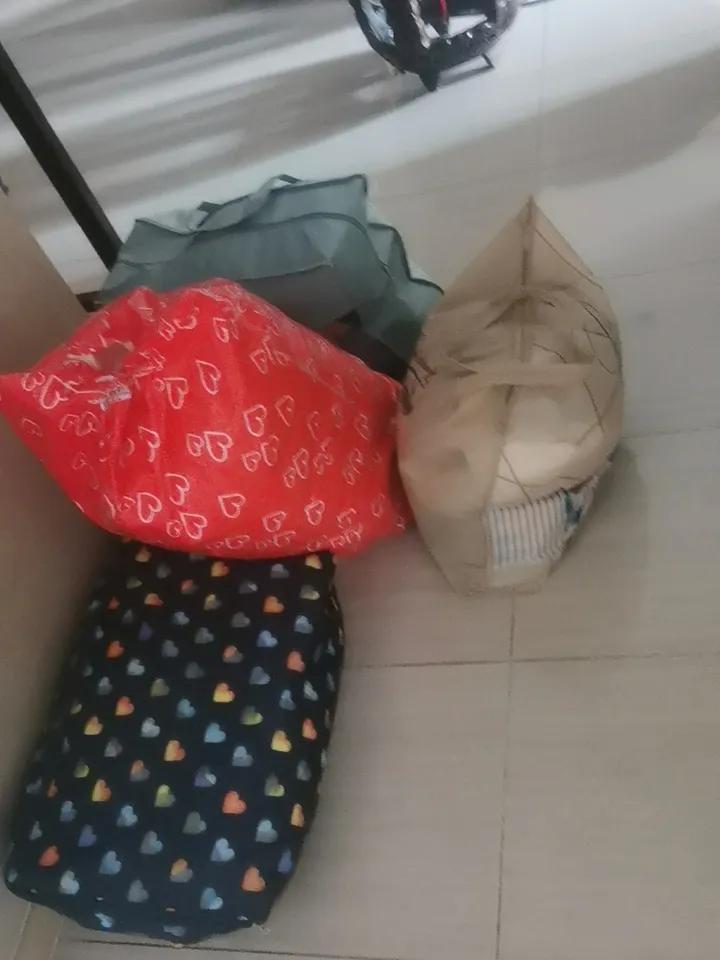 有没有人跟我一样，收拾衣柜，看着一堆不穿的衣服就发愁？今天下定决心，把这些衣服跟