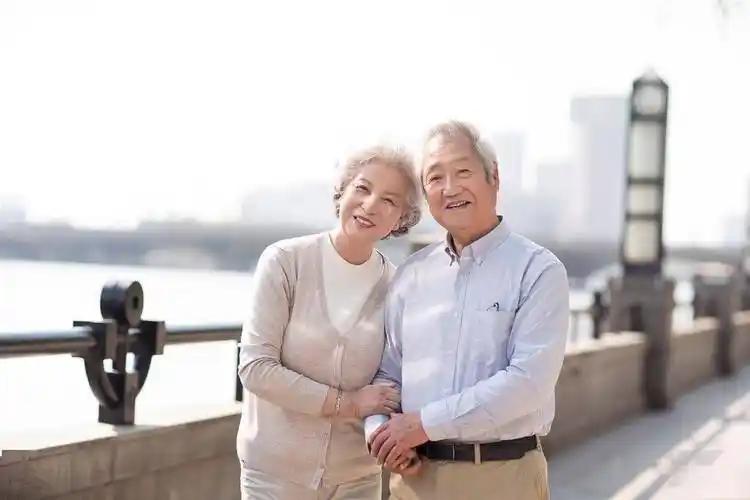 为什么老人越来越瘦，不一定是吃少了？身体正在发生一个危险变化很多家庭看到老人