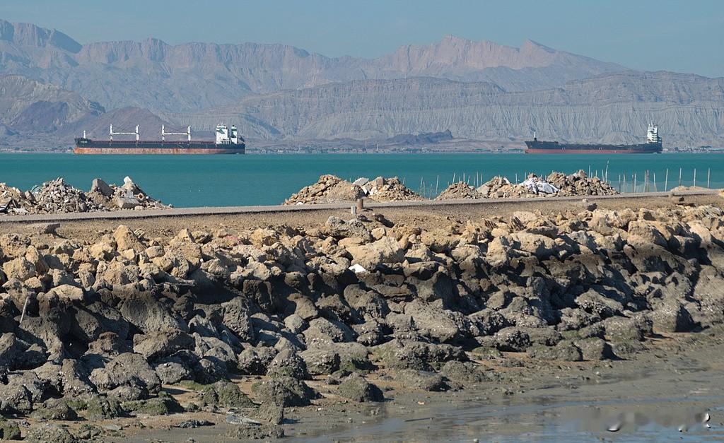 伊朗在谈判桌上没闲着，战场上也一点没含糊。就在美伊代表团在伊斯兰堡谈判的节骨眼上